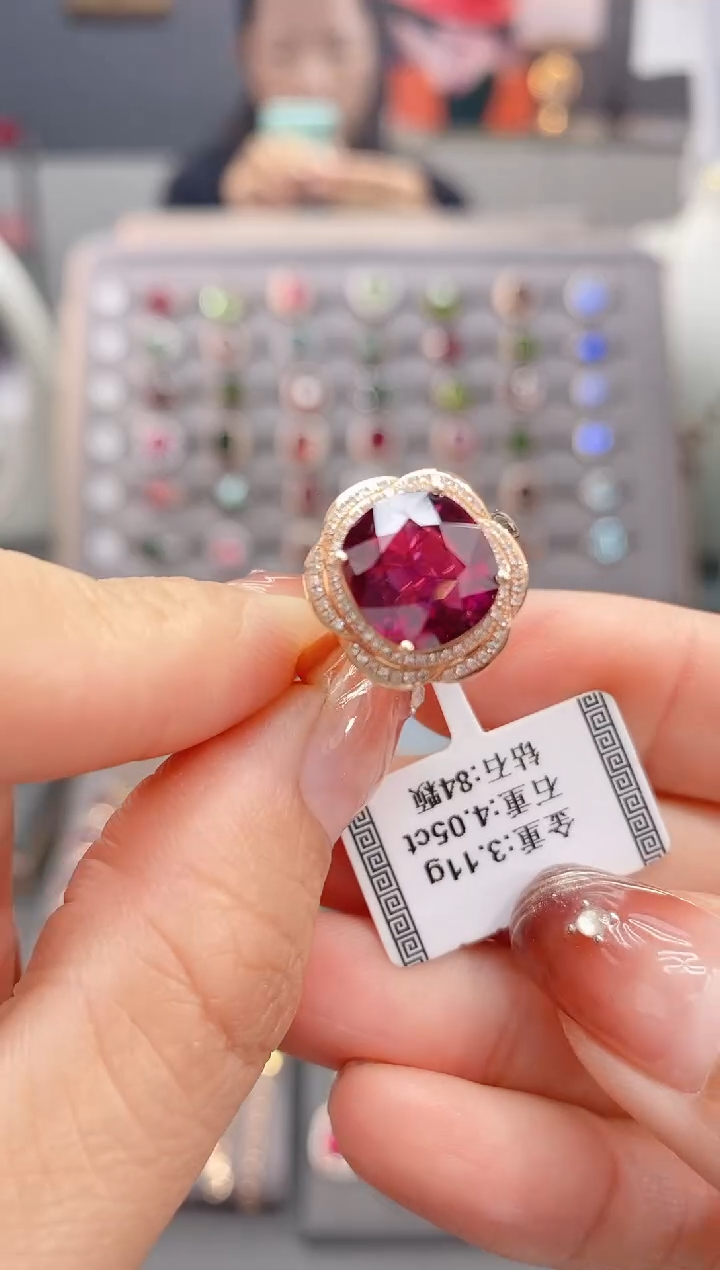 18K金镶嵌戒指碧玺4.05