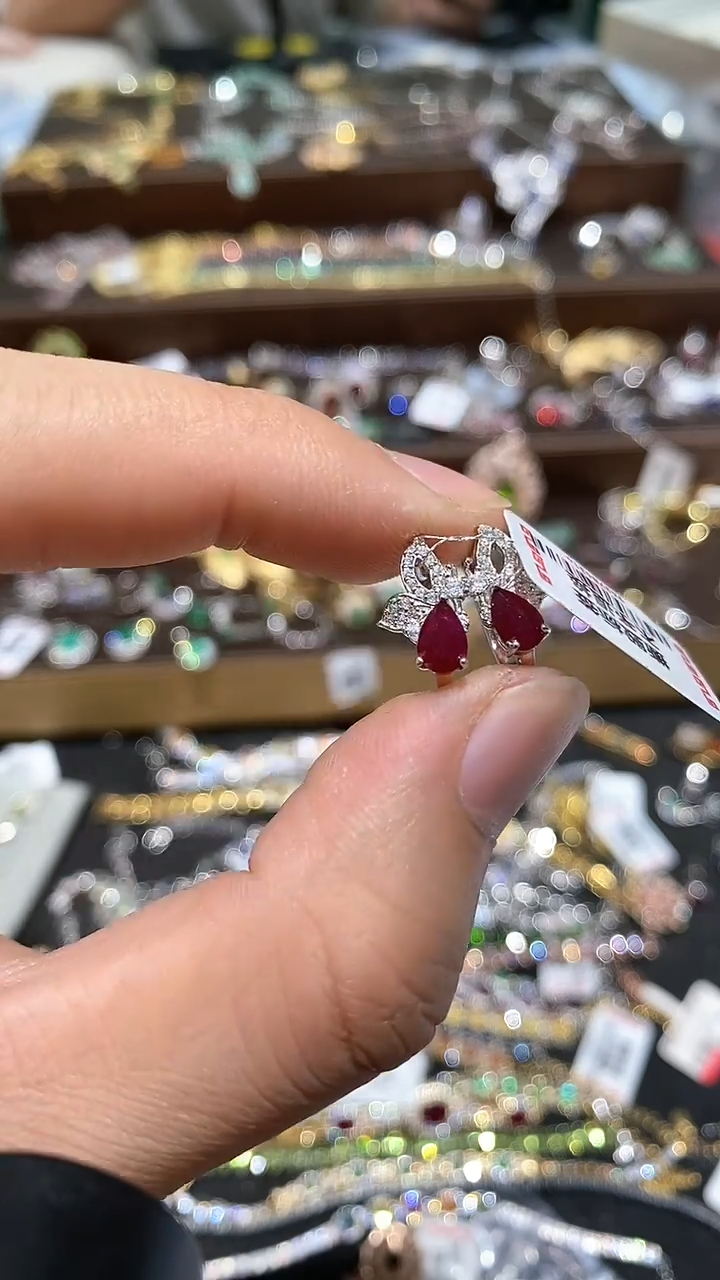 【闪购商品】红宝石耳饰银S925镶嵌耳饰