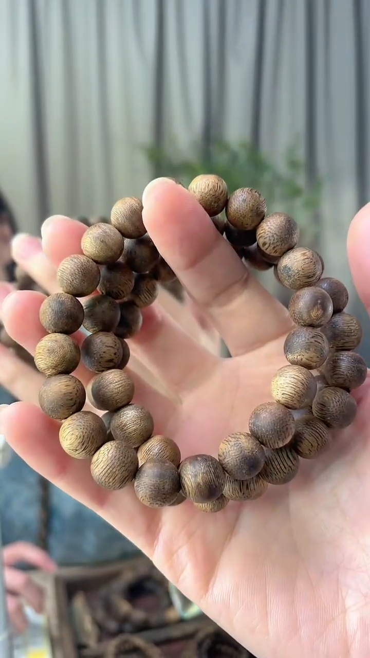 沉香手串天然沉香，假一赔四，多样性发其一
