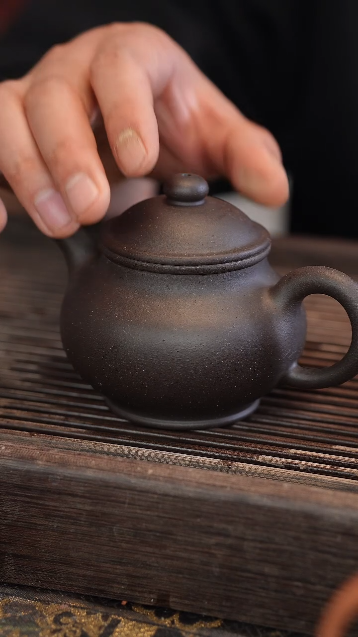 茶壶紫砂潘壶 黑金砂 半手工 260cc