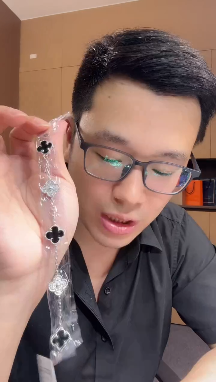 【闪购商品】钻石手链18K金镶嵌熊猫手链GHJ