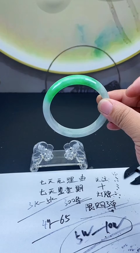 下单就是图片的手镯，放心冲！A405