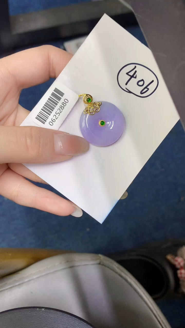 翡翠18K金镶嵌颈饰缅甸天然翡翠A货