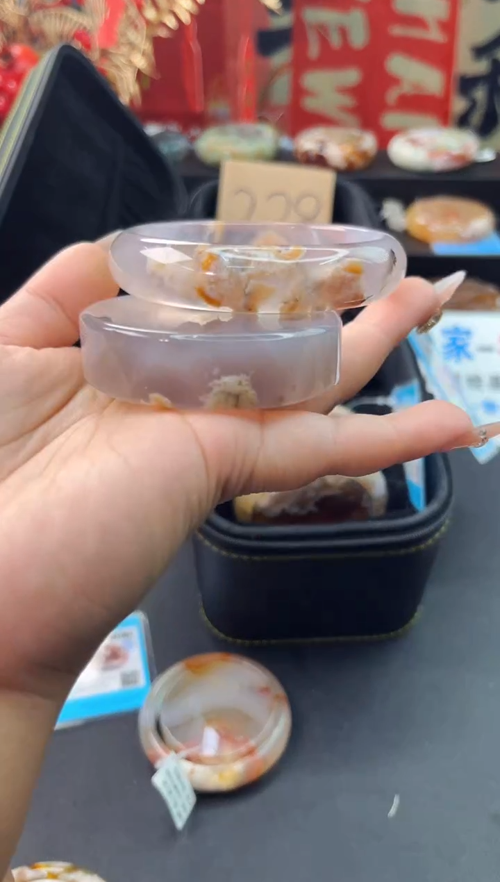 【闪购商品】石英质玉手镯未镶嵌赠送镯心（62圈口）