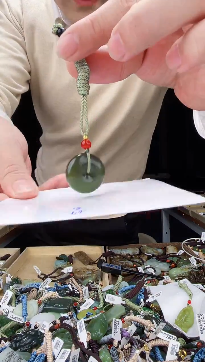 颈饰未镶嵌和田玉1