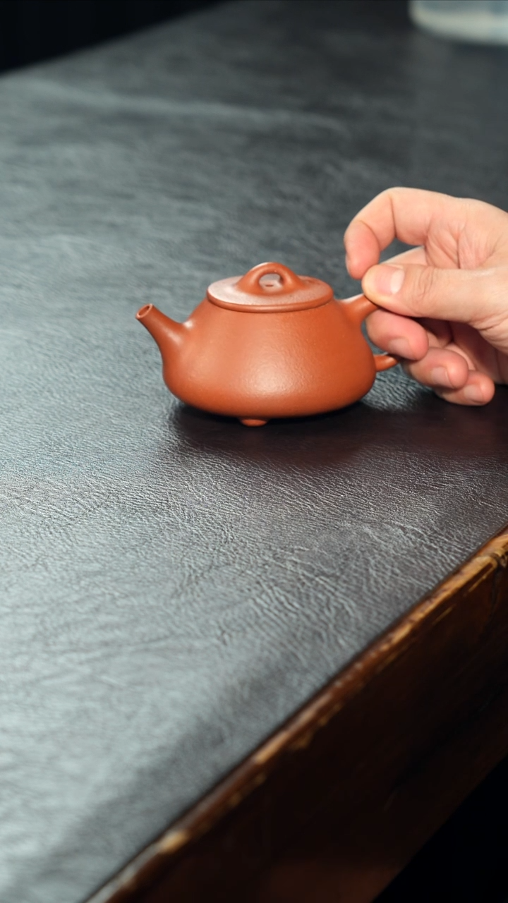 茶壶紫砂腰圆平盖红降坡