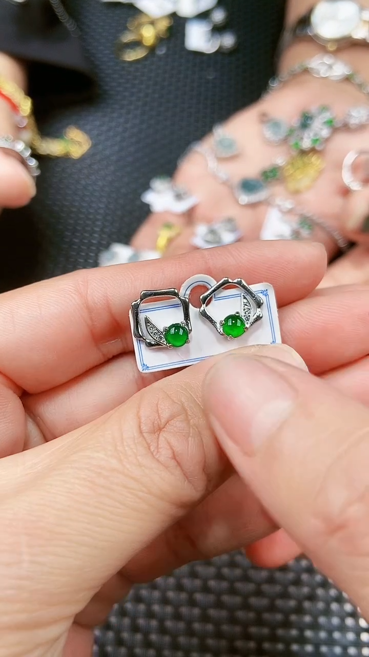 【闪购商品】翡翠耳饰未镶嵌11111111