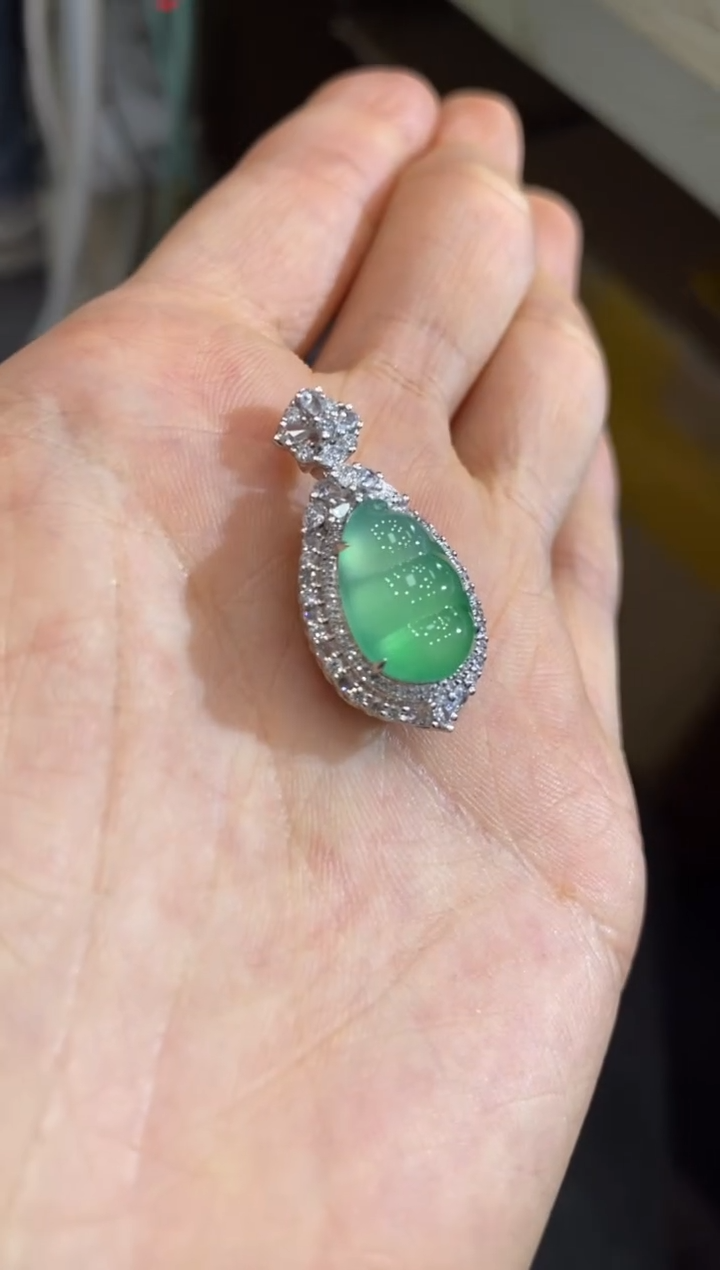 颈饰18K金镶嵌翡翠M****g收到货48小时鉴赏期 三单合一