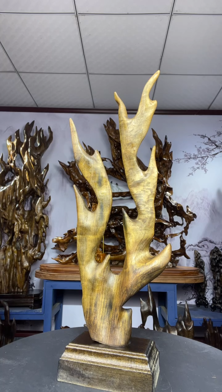 金丝楠木雕款翱**鹰金丝楠木工艺品摆件