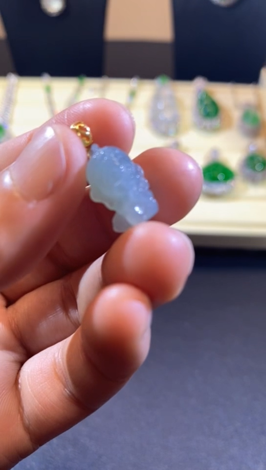 【闪购商品】翡翠吊坠(赠链)18K金镶嵌缅甸天然A货翡翠