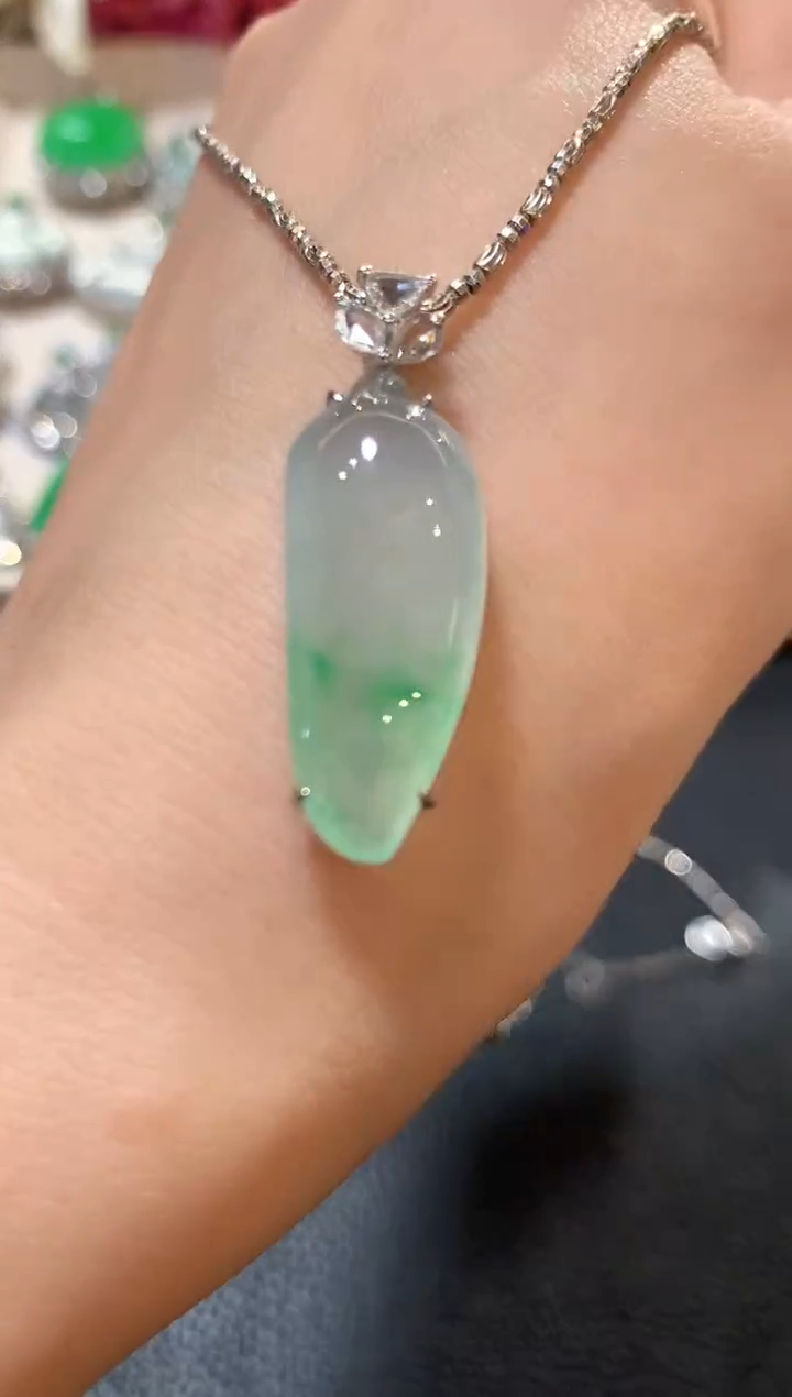 吊坠(不含链)18K金镶嵌翡翠z106  