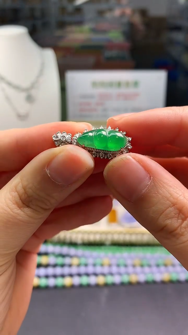 【闪购商品】翡翠颈饰18K金镶嵌翡翠豆子|不退不换