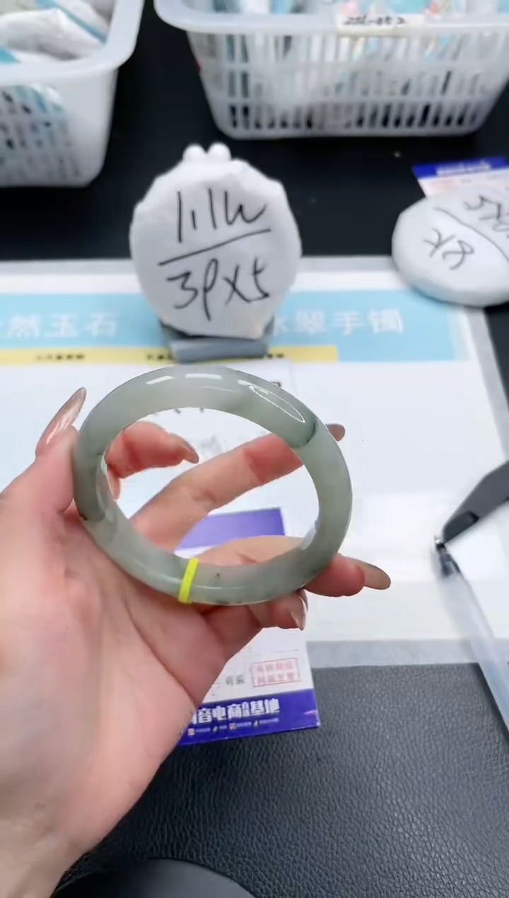 【闪购商品】石英质玉手镯未镶嵌6S258-60