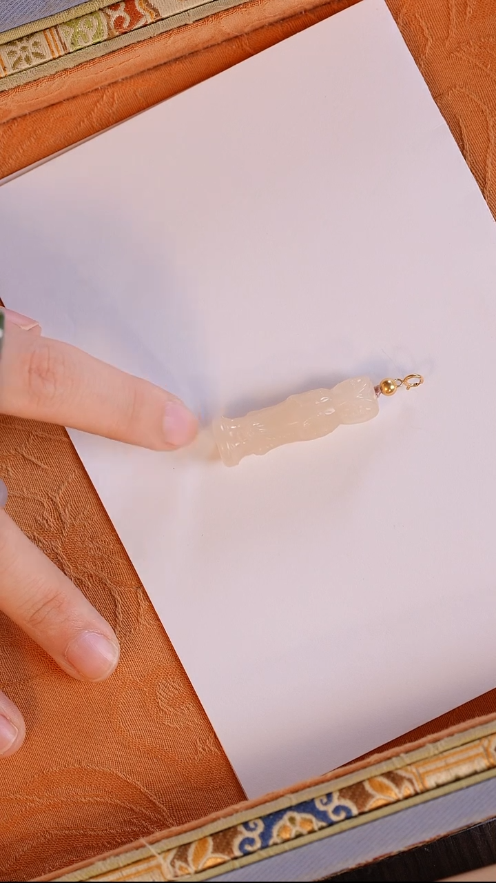 颈饰未镶嵌和田玉三面观音