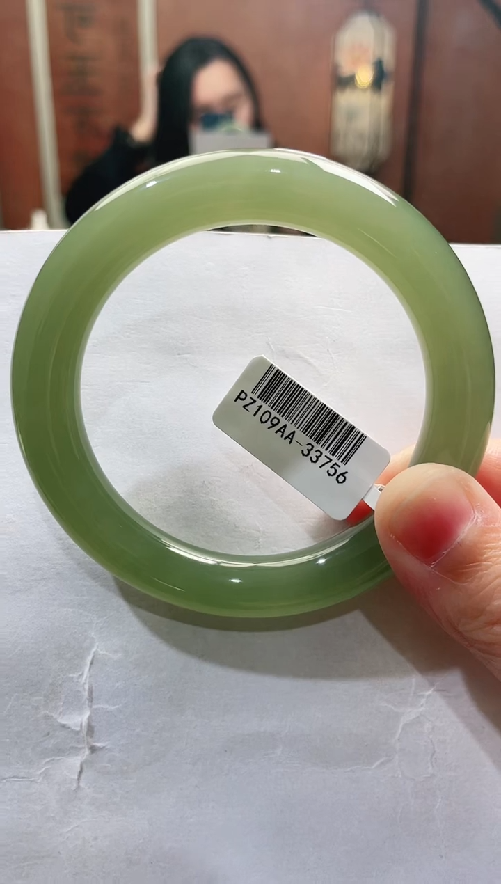 【闪购商品】和田玉手镯未镶嵌56