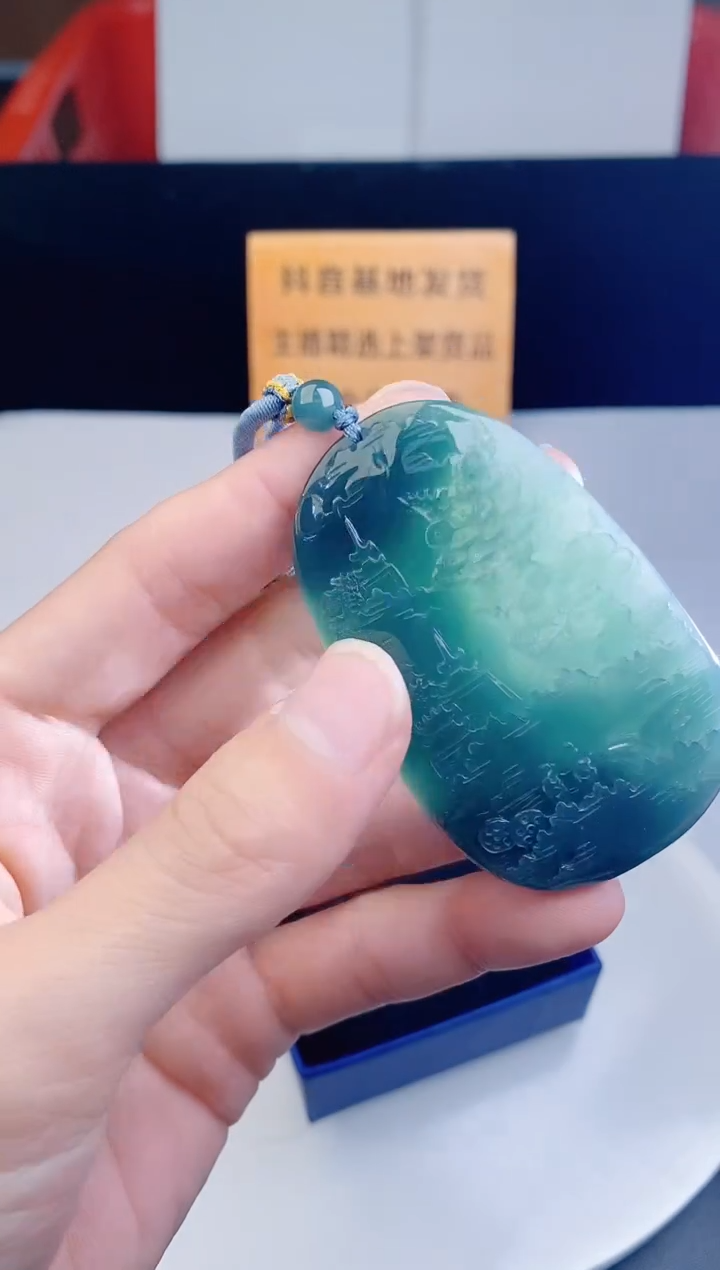 颈饰未镶嵌翡翠   
