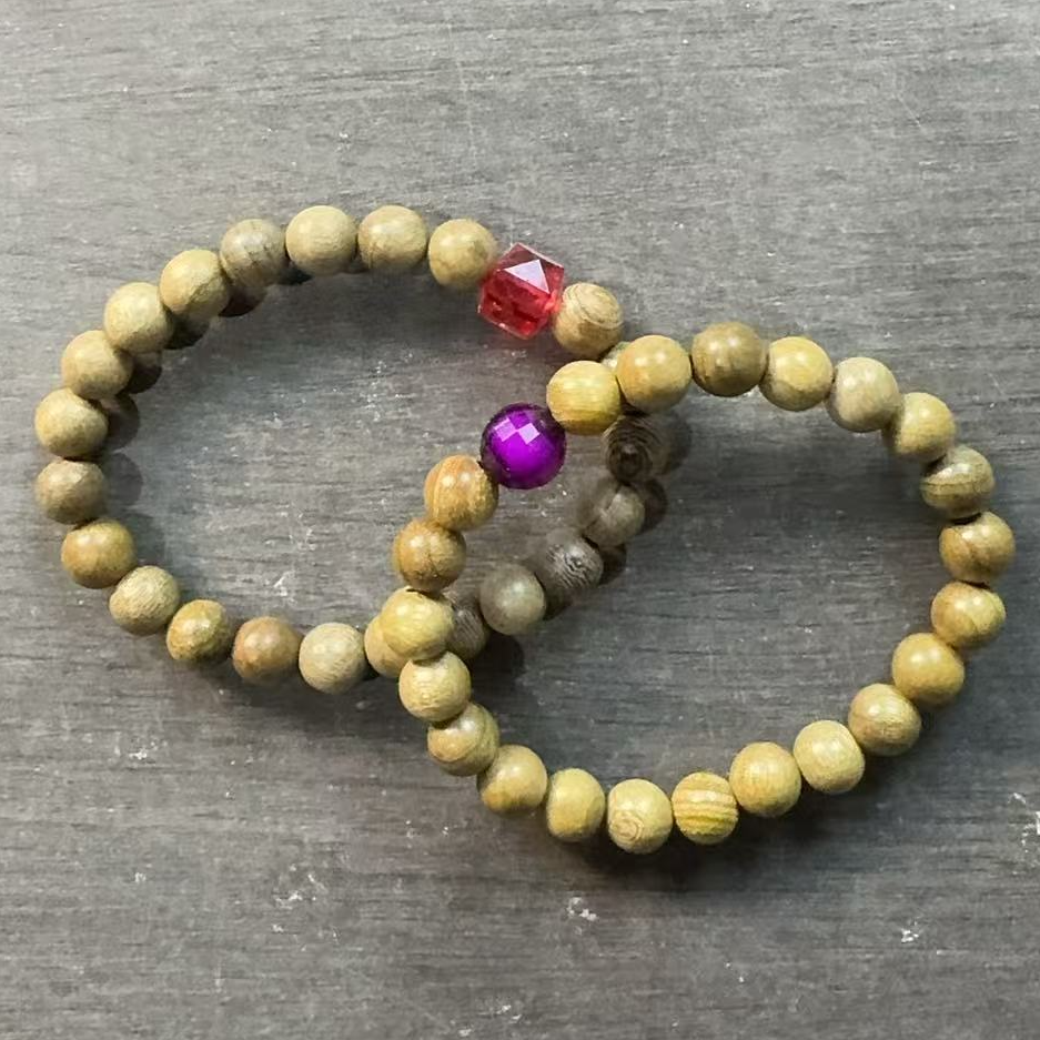 A317香樟木卡0.8设计款单圈手串（配饰多样发其一）