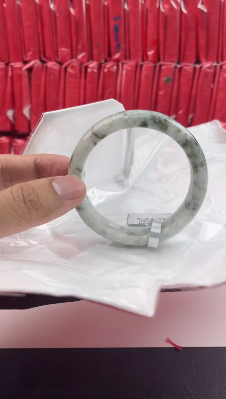 【闪购商品】翡翠手镯未镶嵌6翡翠手镯（微瑕）