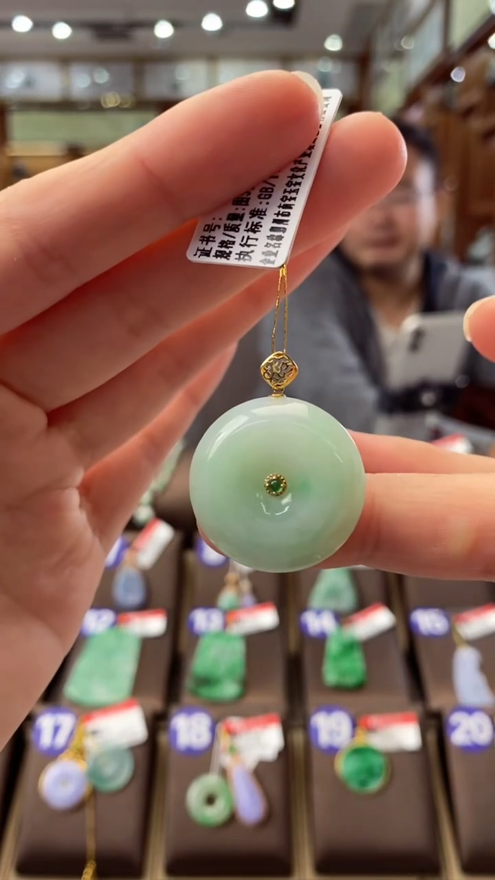 【闪购商品】翡翠颈饰18K金镶嵌平安扣