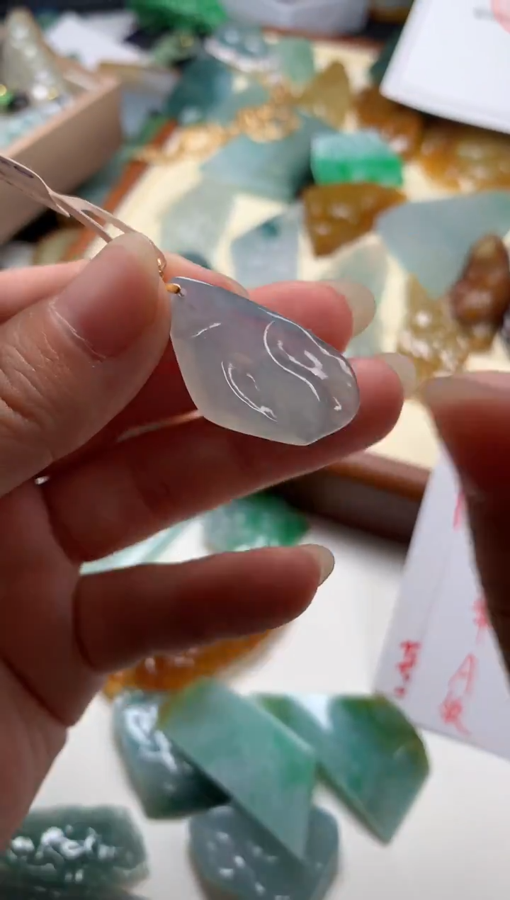 【闪购商品】翡翠颈饰18K金镶嵌吊坠