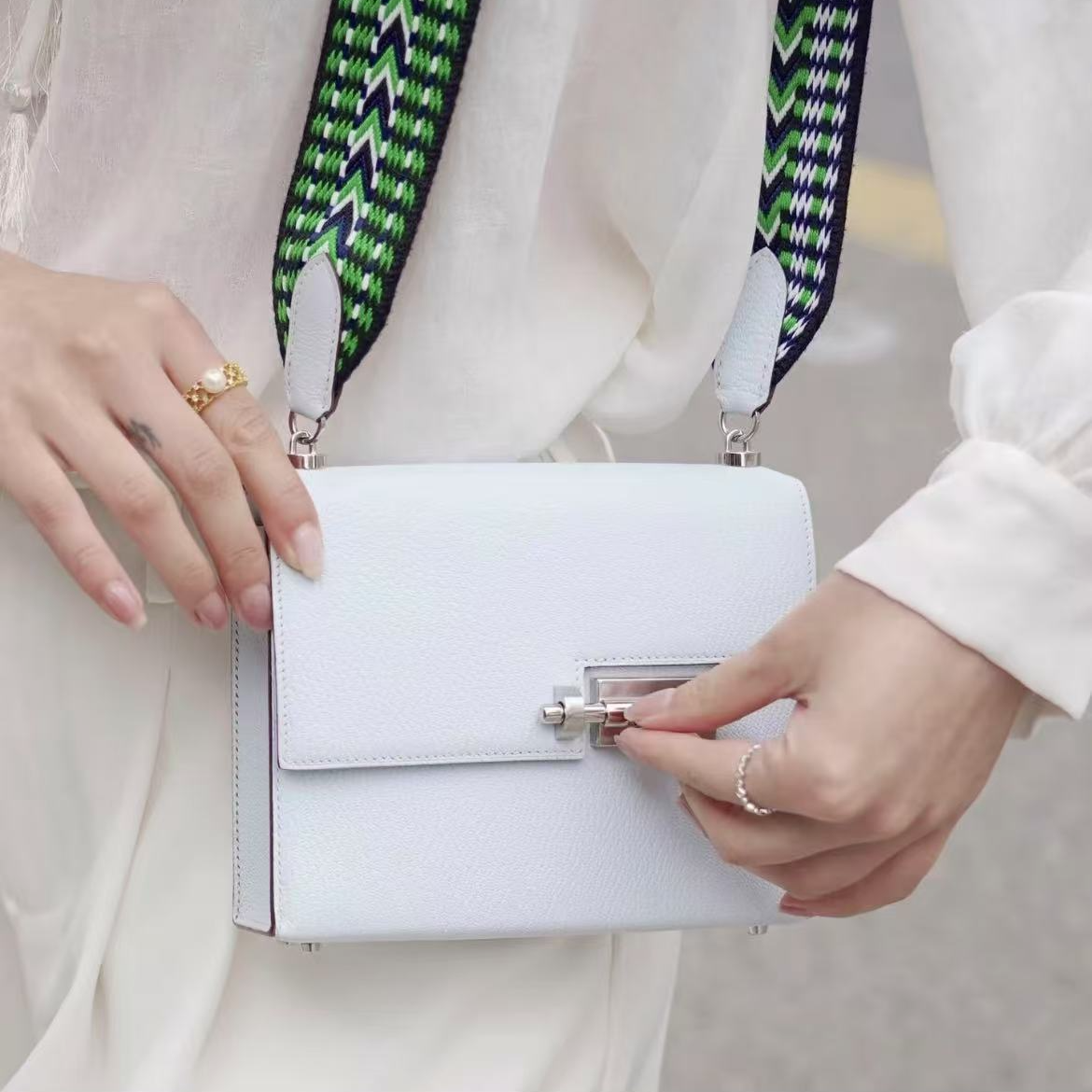 95新 Hermes/爱马仕  mini verrou 插销包 圣杯蓝 银扣  Y刻 