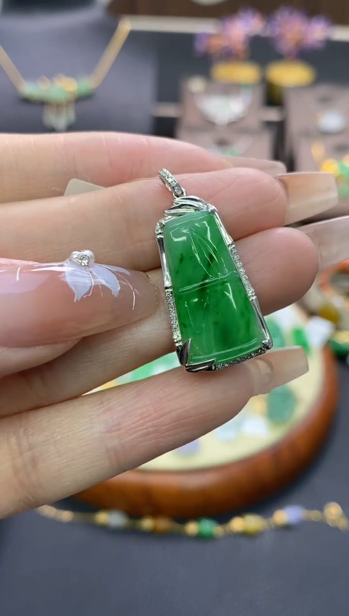 【闪购商品】翡翠颈饰18K金镶嵌净货15919