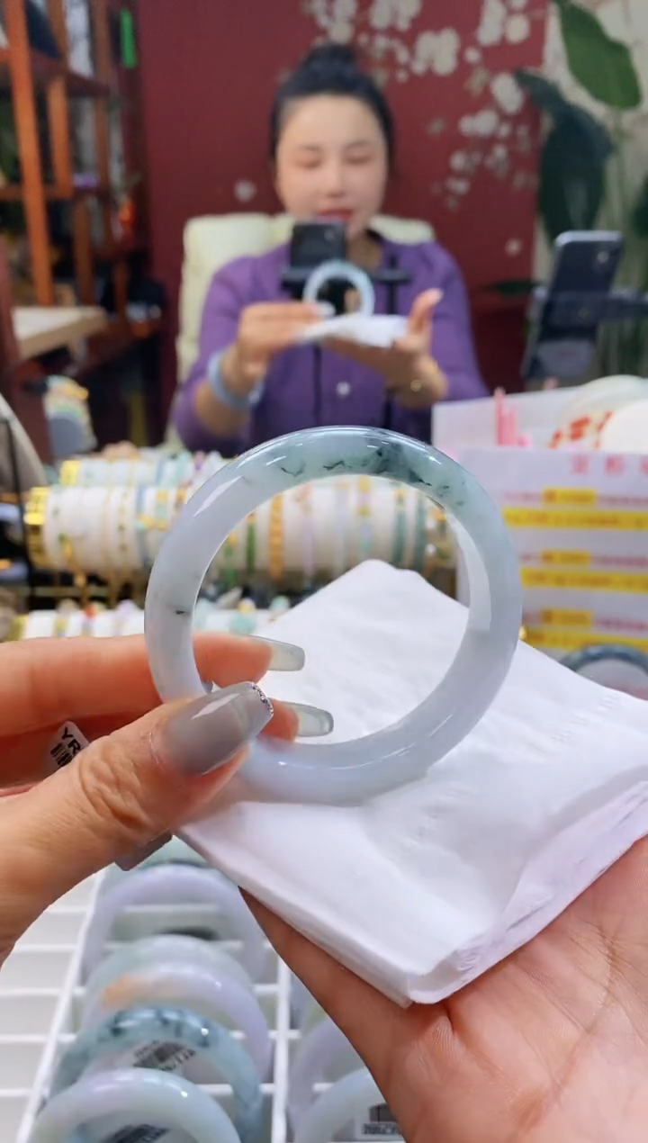 【闪购商品】翡翠手镯未镶嵌92圈口56-58/12.6*8.3