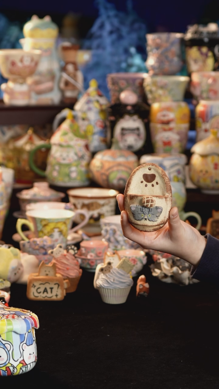 摆件陶景德镇釉下彩手绘设计师款陶瓷