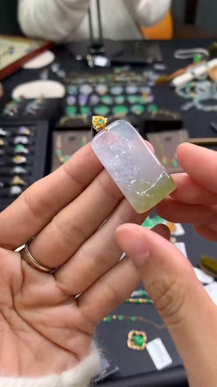 颈饰18K金镶嵌翡翠11160