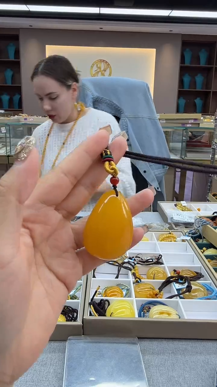 琥珀颈饰未镶嵌230秒拍号 假一罚三 