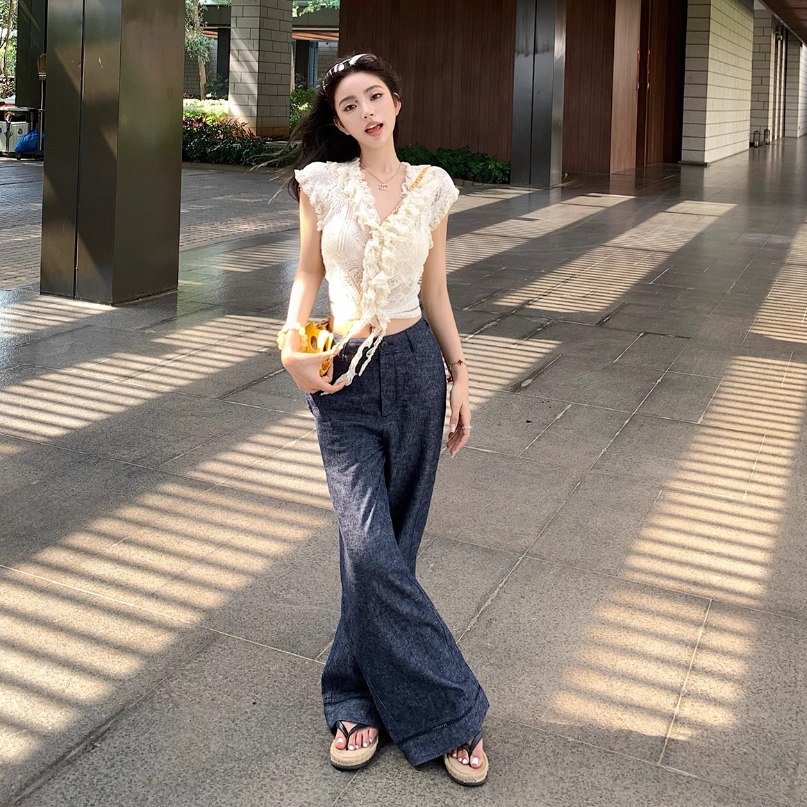 "美貌野心家"爱上抹胸是我的宿命！独家开发亚麻牛仔西装抹胸套装