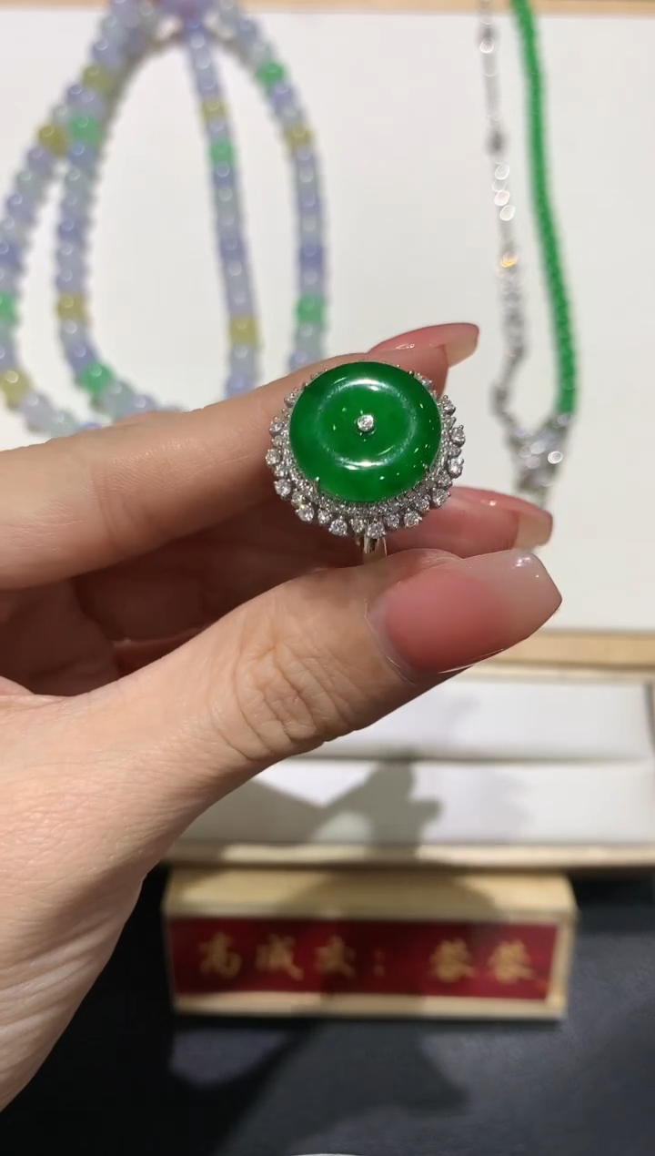 【闪购商品】翡翠吊坠(不含链)18K金镶嵌团购4