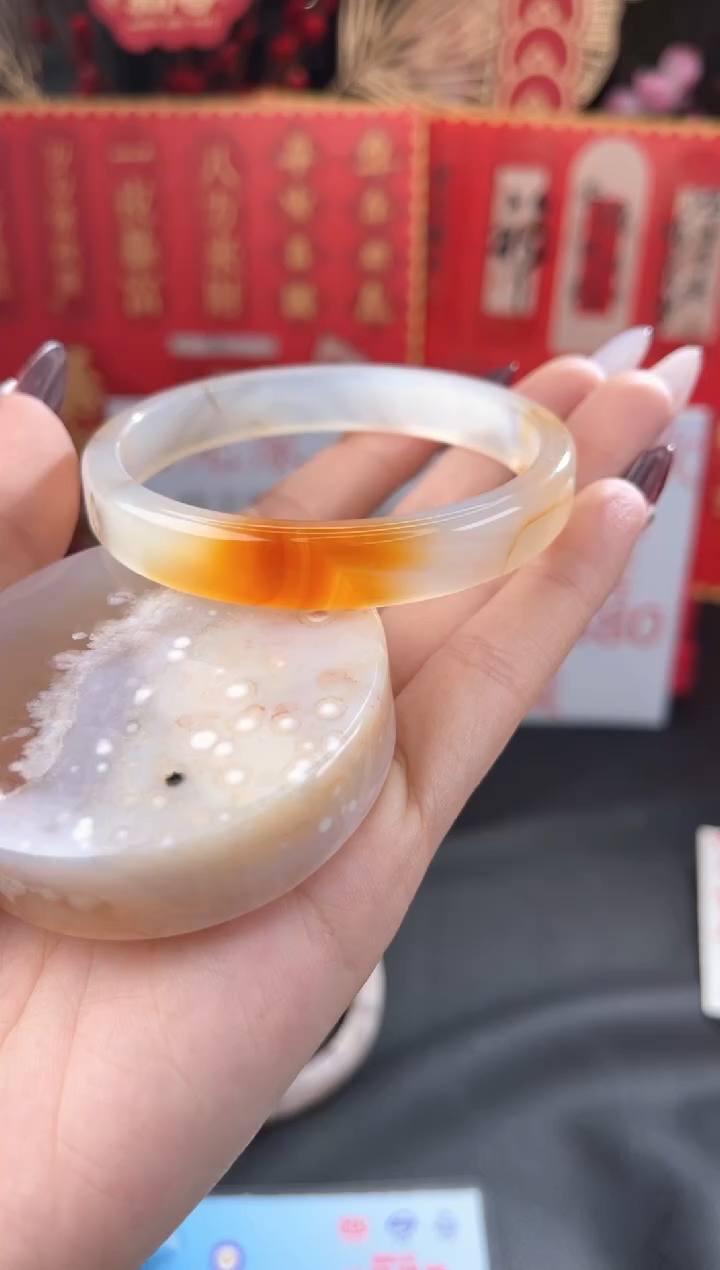 【闪购商品】石英质玉手镯未镶嵌59