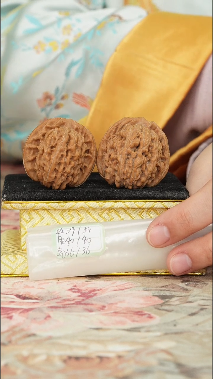 【闪购商品】文玩核桃把件老楼