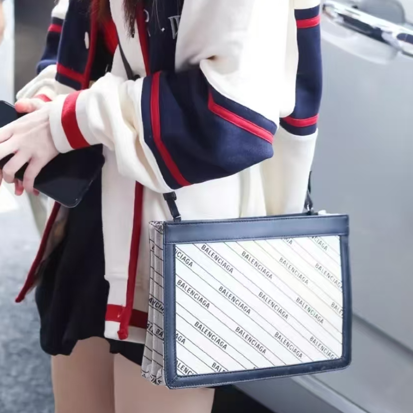 95新 Balenciaga/巴黎世家 胖虎佳佳/箱包/斜挎包/31B2509210000