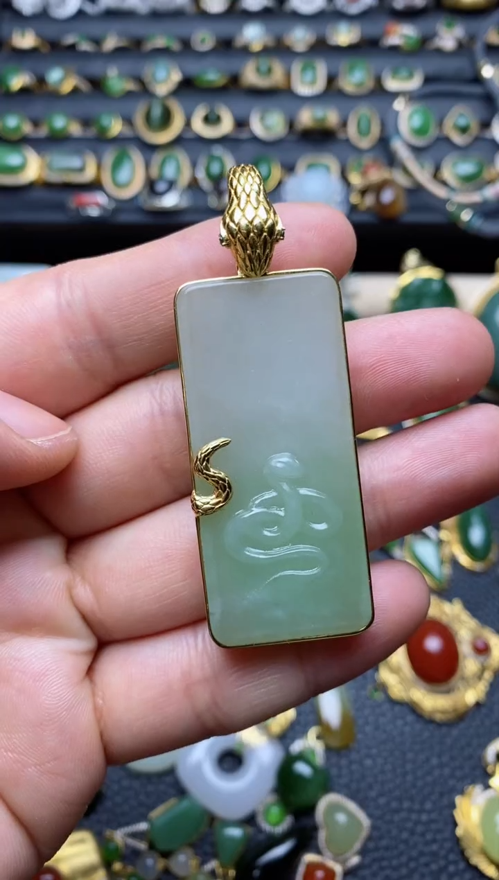 【闪购商品】和田玉吊坠18K金镶嵌吊坠