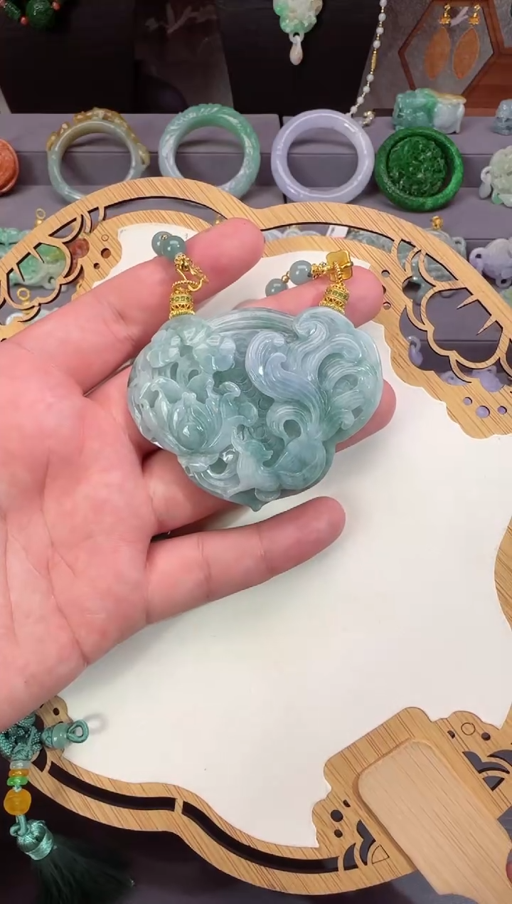 【闪购商品】翡翠颈饰未镶嵌牌子