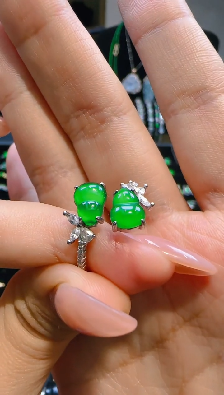 颈饰银S925镶嵌翡翠葫芦戒指