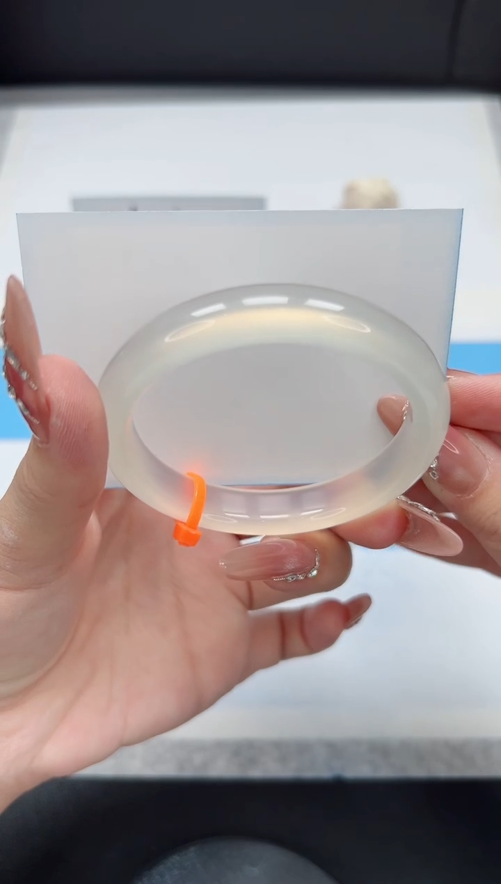 【闪购商品】石英质玉手镯未镶嵌254/极光白55