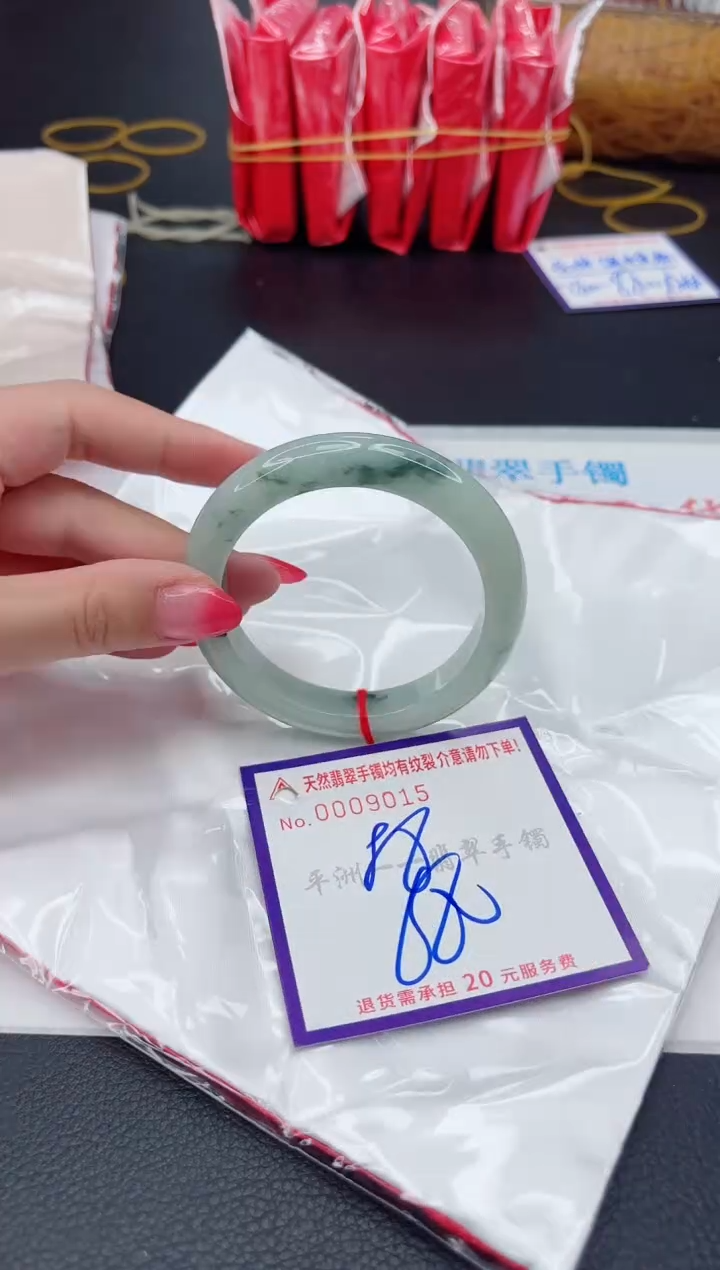翡翠手镯未镶嵌1