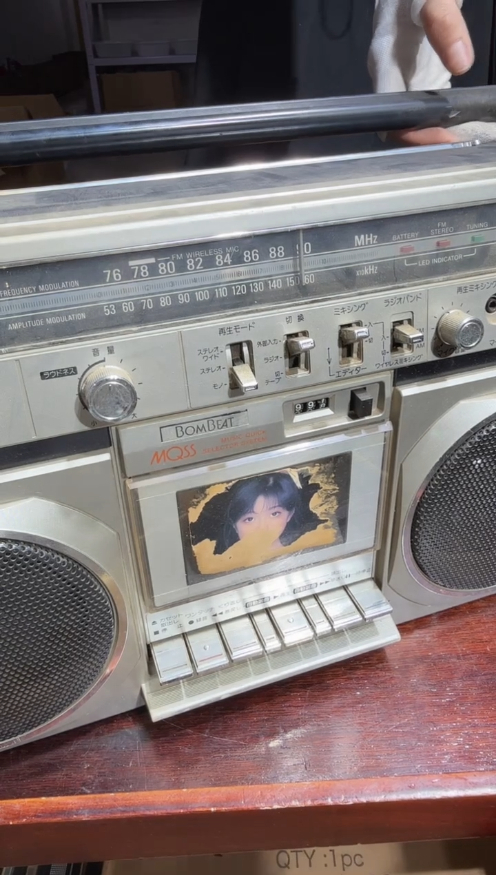 8新众****高 220   中古商品，瑕疵品，不保好坏。