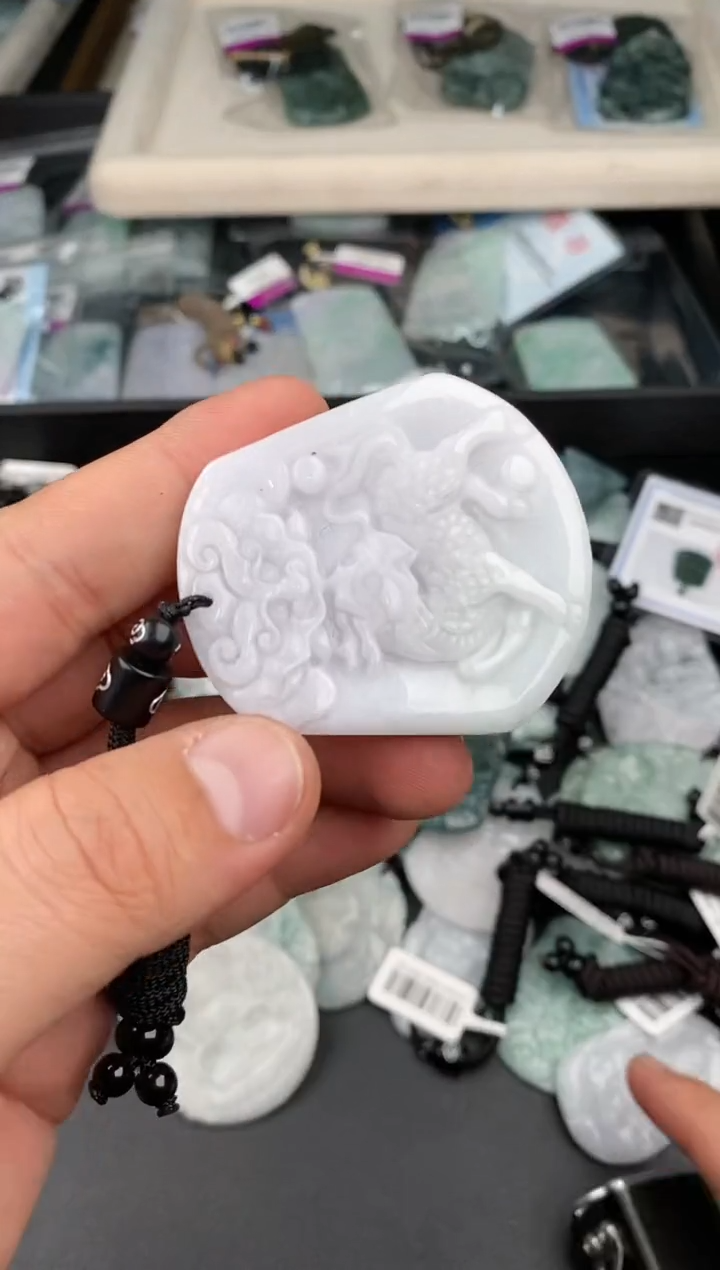 【闪购商品】翡翠颈饰未镶嵌  天然翡翠，一物一图