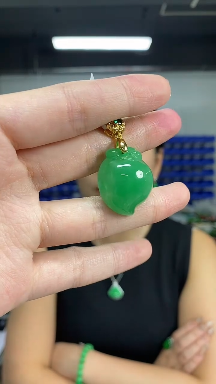 颈饰未镶嵌翡翠多样性发其一颜色微差