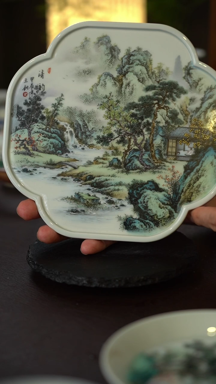 王钢全手工手绘青绿山水瓷板壶承
