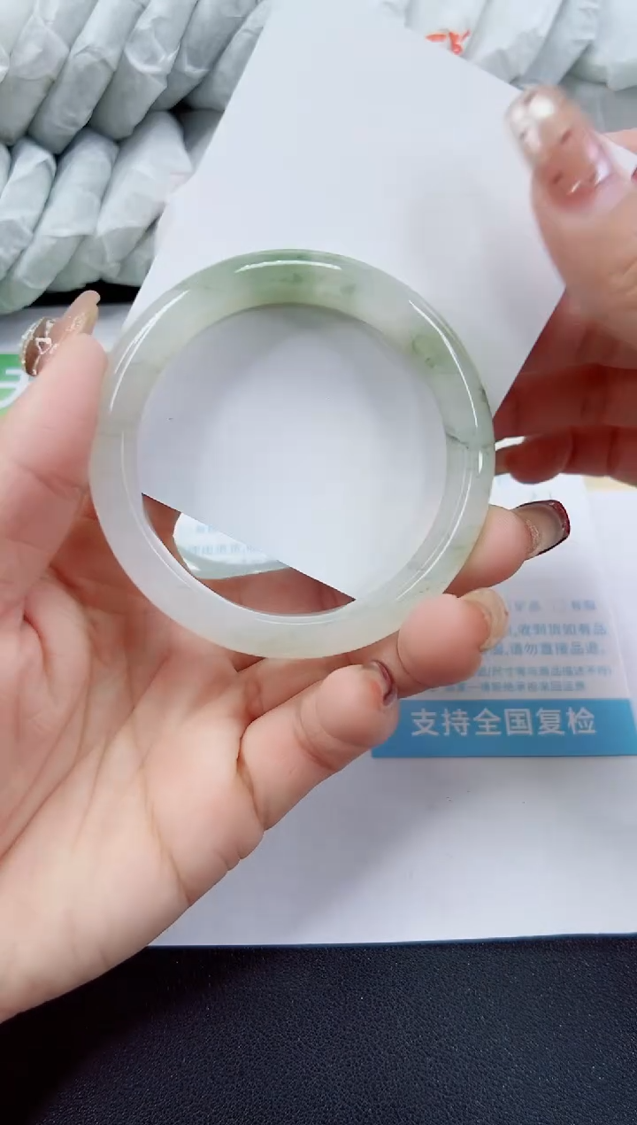 【闪购商品】石英质玉手镯未镶嵌35