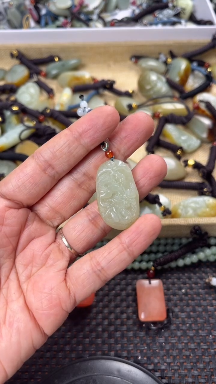 【闪购商品】和田玉颈饰未镶嵌多样性发货没有证书拍一发一有瑕