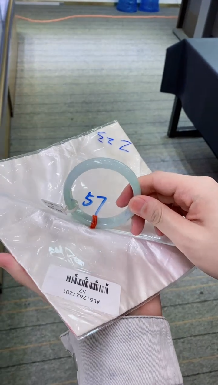 【闪购商品】翡翠手镯未镶嵌              