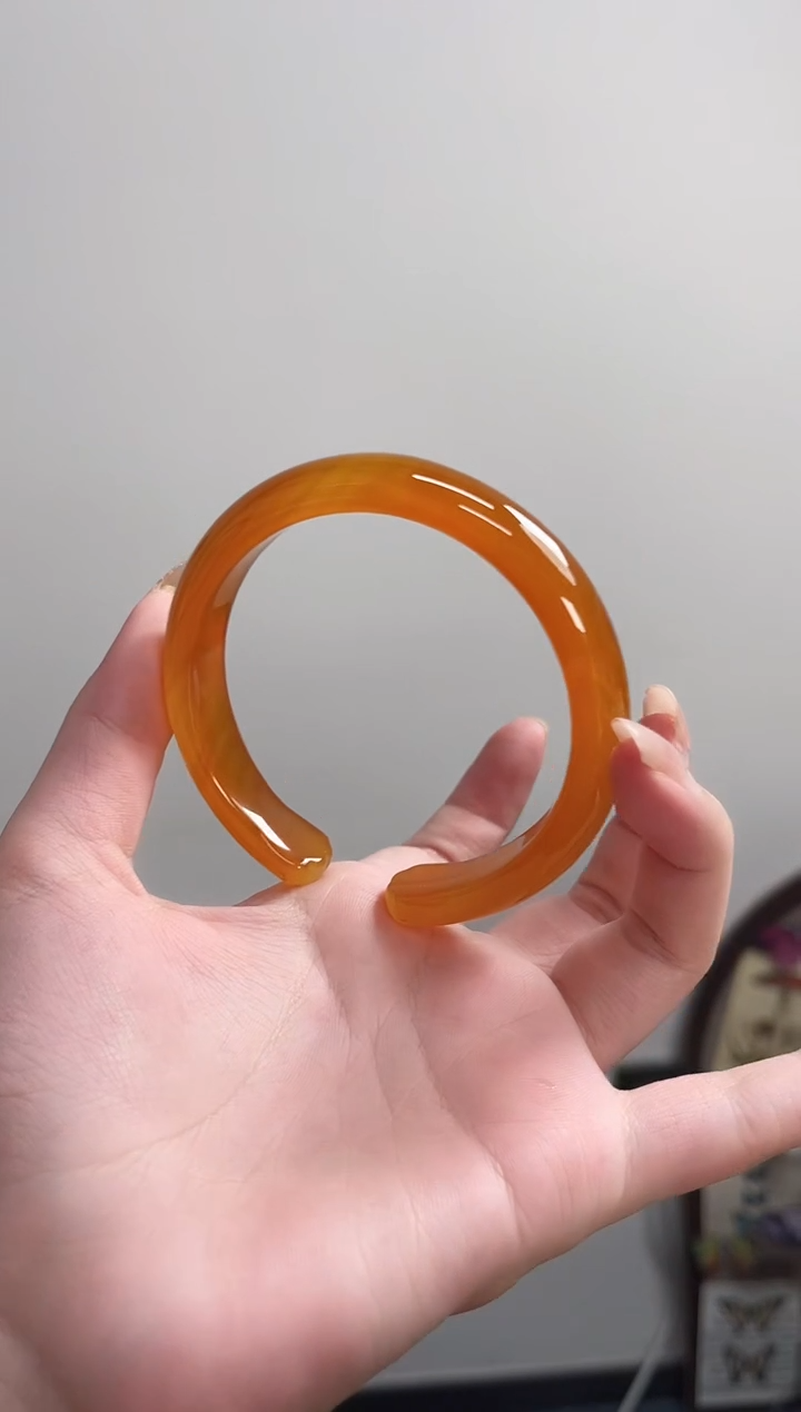 玛瑙/玉髓手镯未镶嵌64圈 需要包容
