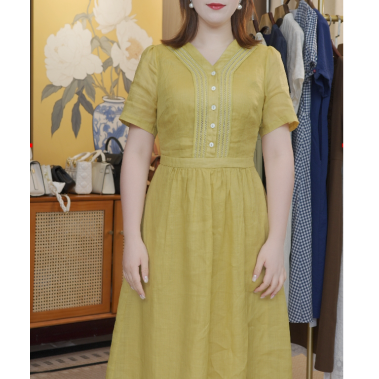  绣花线黄色V领连衣裙2025夏季新款优雅知性收腰A字裙