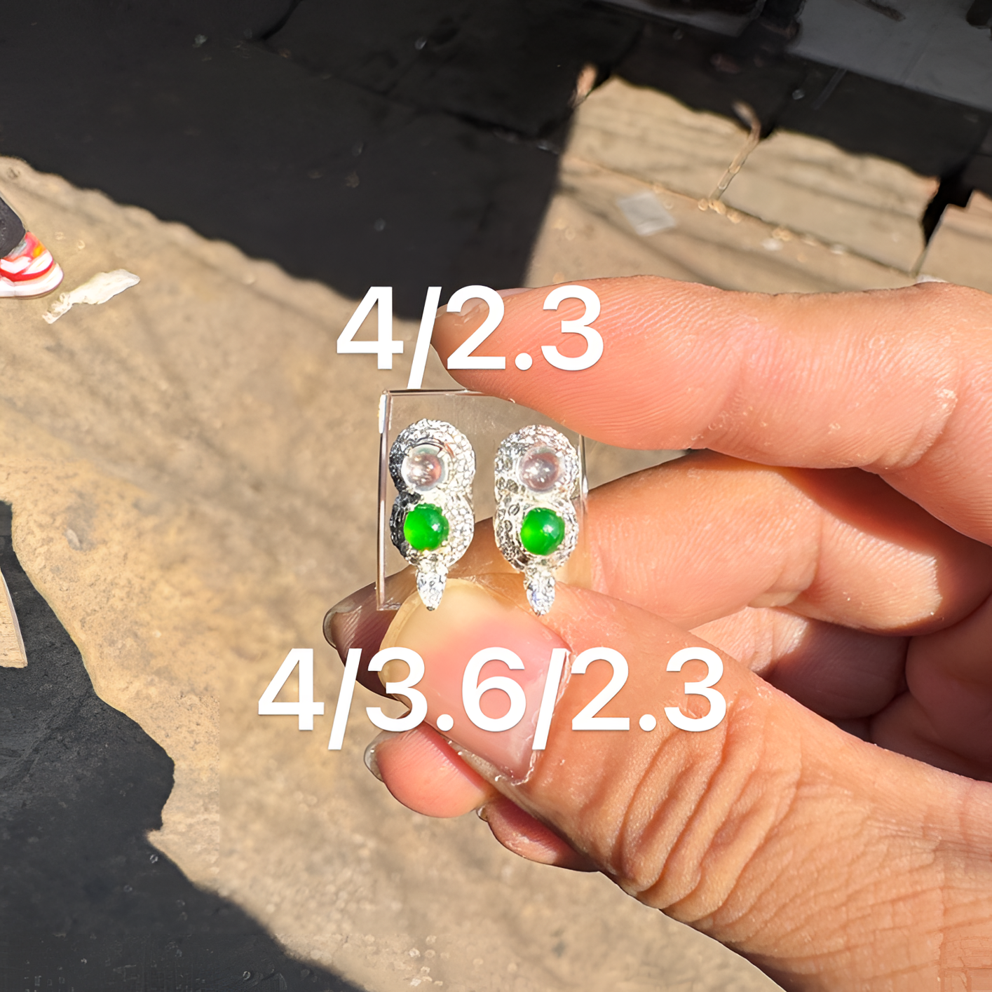 1211(小哪吒在源头)玻璃种翡翠双彩戒面共4颗干净杠味荧光足M30